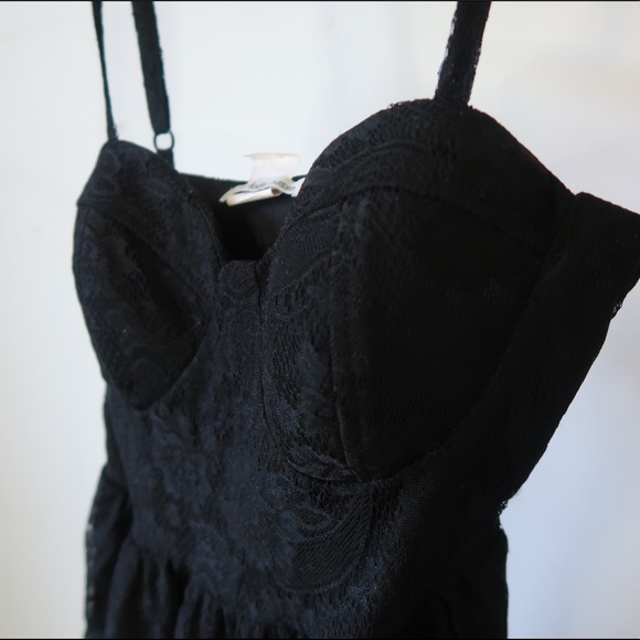 Black spaghetti strap top - Picture 1 of 4